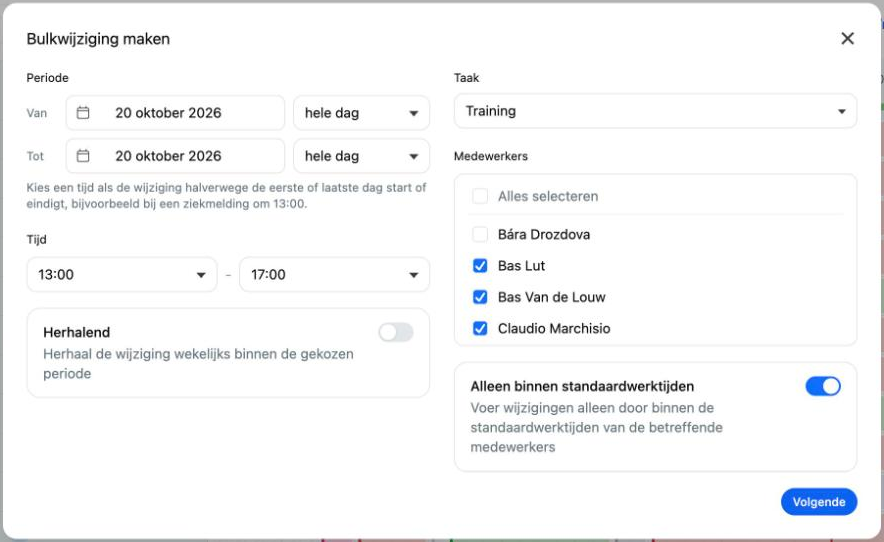 Het venster Bulkwijziging maken met periode, tijd, taak en medewerkers ingevuld